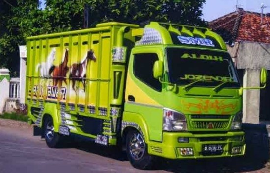 Canter modif sakera - bak truk gambar kuda