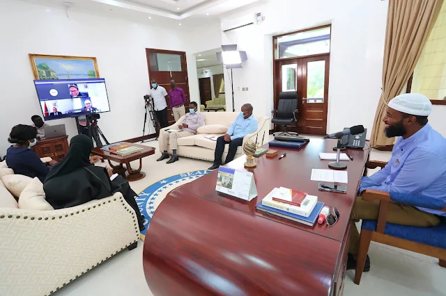 Governor Hassan Ali Joho in a meeting late for safarilink flight