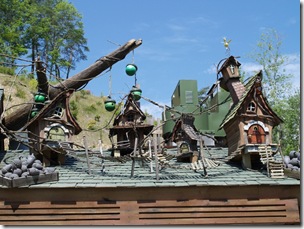 Small houses on splinter shack.