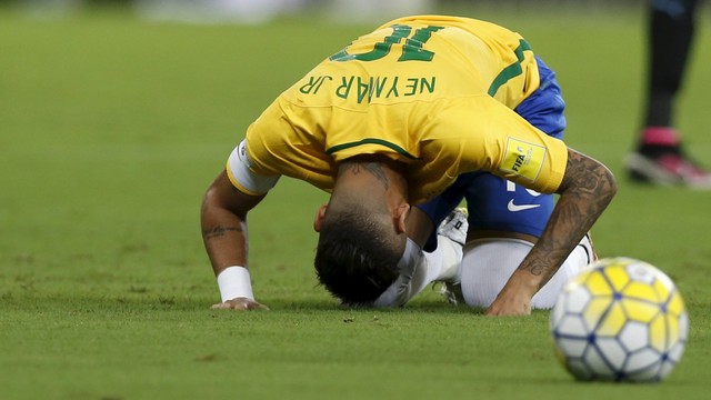 Gol relâmpago e besteiras de David Luiz: Brasil fica no empate com o Uruguai