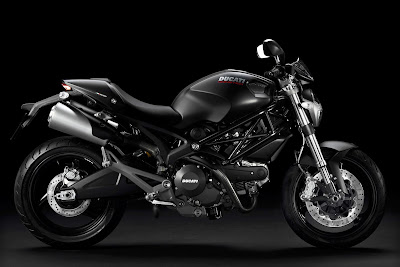 Ducati_Monster_696_2011_1620x1080_Side_03