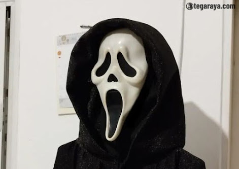 topeng misterius terkenal ghostface di film scream