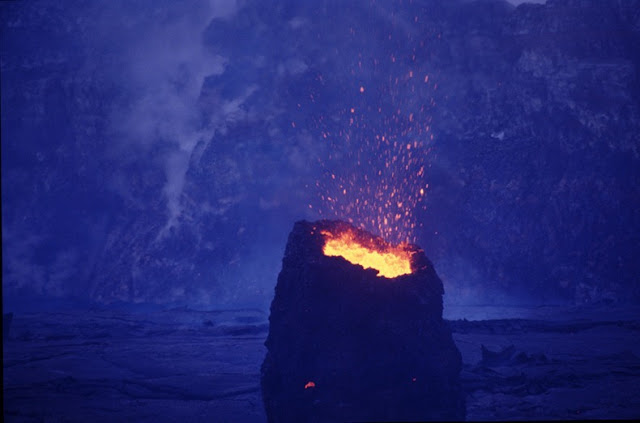 Pemandangan Lava yang Spektakuler di Volcanoes National Park Hawai 
