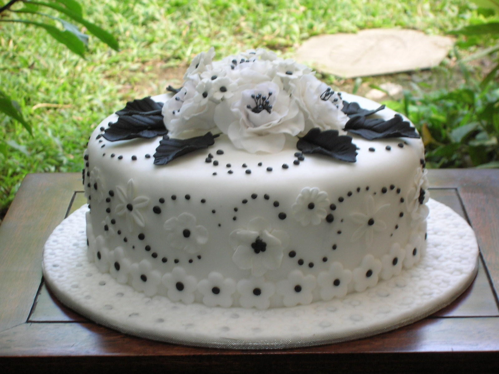 black and white wedding cakes