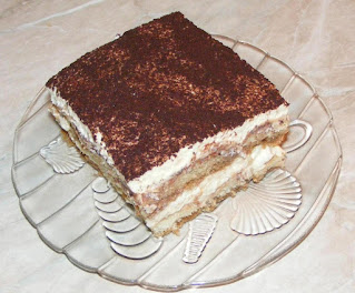 Tiramisu reteta de casa cu piscoturi mascarpone oua zahar cafea cacao retete dulci tort desert prajitura,