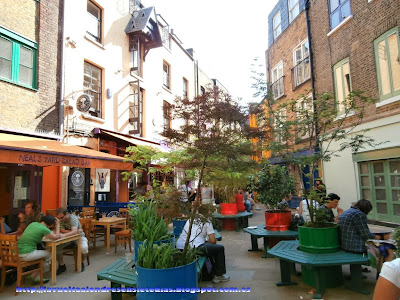 Plazoleta de Neal's Yard