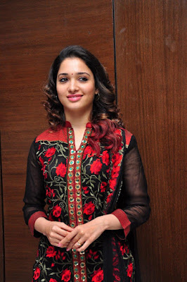 Tamanna Bhatia Cute Wallpaper