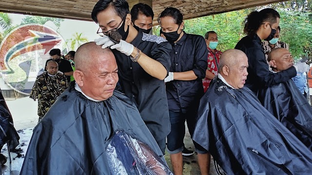 Bupati dan Sejumlah Pejabat Cukur Gundul di Alun-Alun, Ini Alasannya