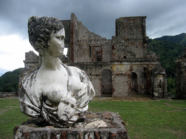 Статуя и руины дворца Сан-Суси, Гаити