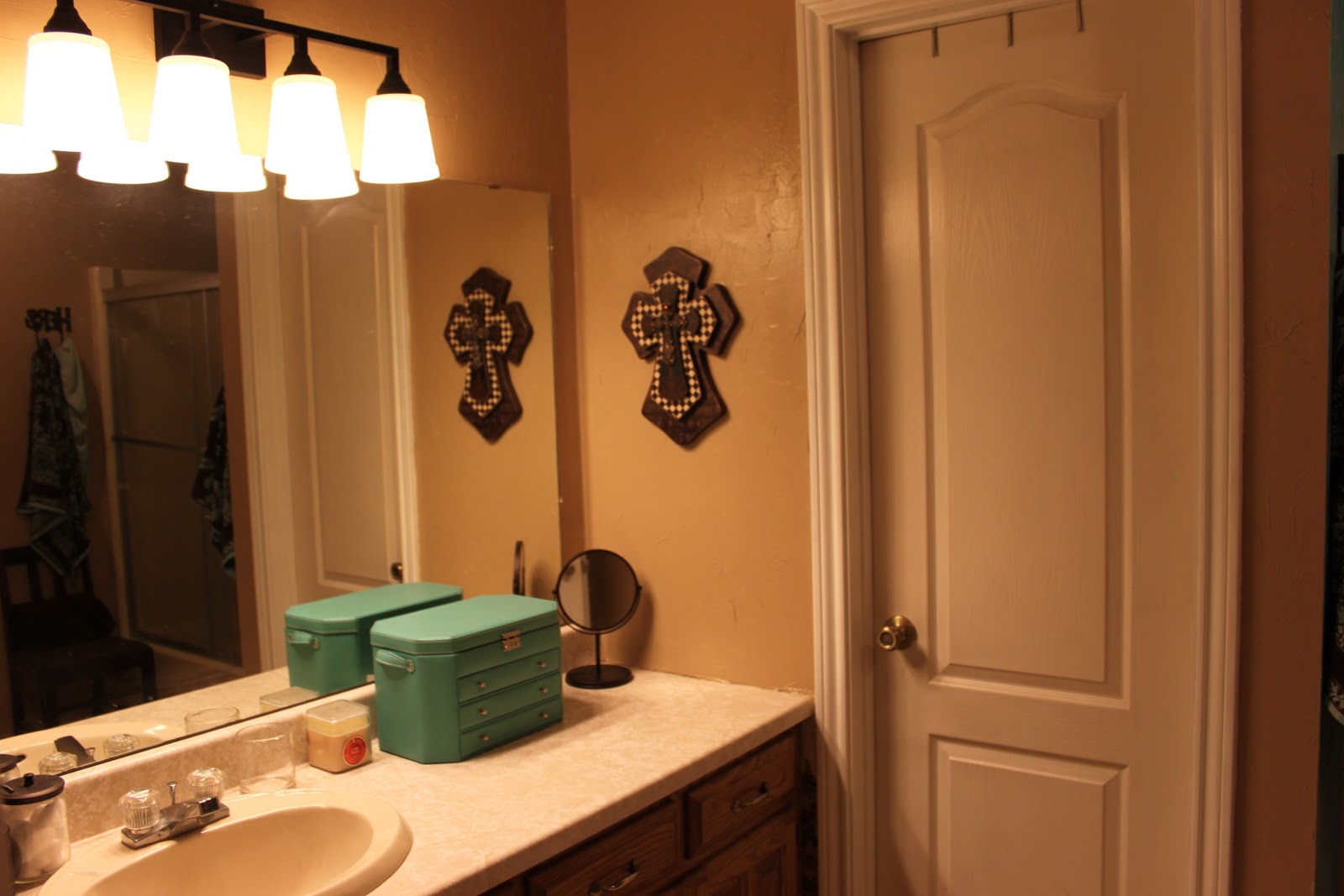 Crazy Little Thing Called Life: Master Bathroom Redecorated...Check!