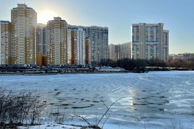 Красногорск, Москва-река, вид на 4-й микрорайон Павшинской поймы
