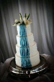 Wedding cakes with blue details