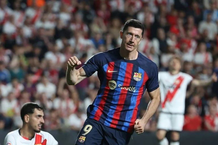 Lewandowski and Barca hoping to find spark against Betis