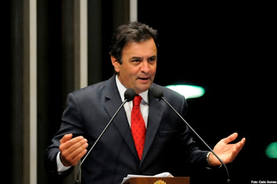 Aécio Neves: cultura e educação de mãos dadas 