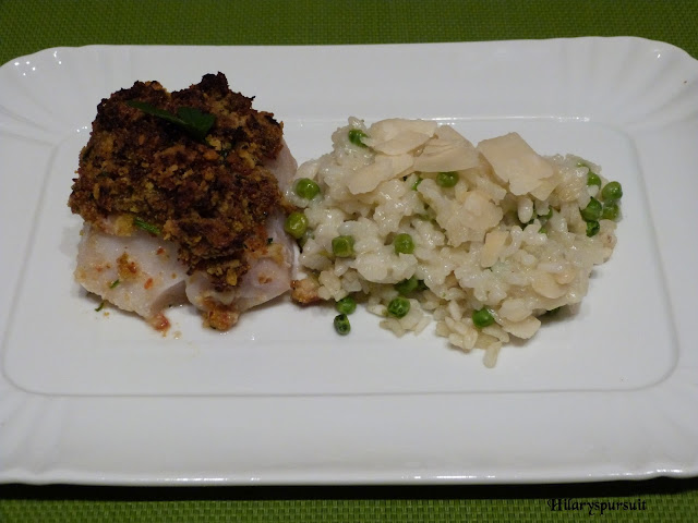 Dos de cabillaud et son crumble de chorizo, risotto aux petits pois