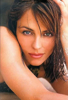 Hollywood Actress Elizabeth Hurley Photos, Elizabeth Hurley Pics, Celebrity Wallpapers