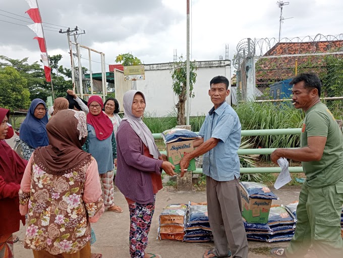 Prabumulih, 18 Maret 203 walikota Prabumulih Ir.H.Ridho Yahya , MM didampingi kepala dinas sosial kota Prabumulih Drs . Herianto, MM, camat Prabumulih barat, lurah payuputat memberikan bantuan korban terdampak banjir, angin puting beliung, dan kebakaran,.                                 Bantuan banjir untuk warga kelurahan payuputat berjumlah 1390 kk, dan 19 kk desa jungai, selanjutnya  bantuan korban puting beliung  pondok pesantren Al-Furqon  korban kebakaran di kelurahan anak petai.dan penyerahan simbolis