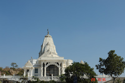 View of the Jaipur Birla Mandir and its shuttered door