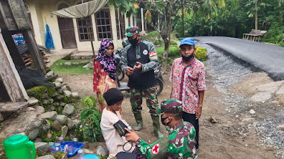 Tim Kesehatan TMMD Ke-109 Kodim 0311/Pessel Lakukan Pengobatan Keliling