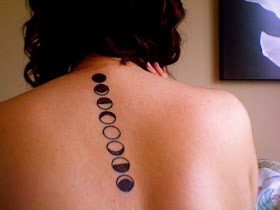 tatuaje fase lunar espalda