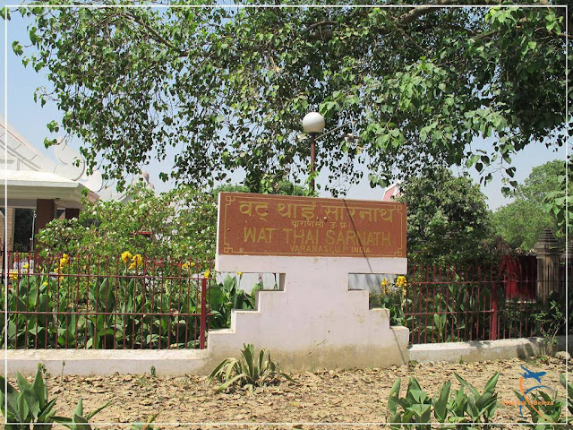 Wat Thai é um templo budista tailandês em Sarnath