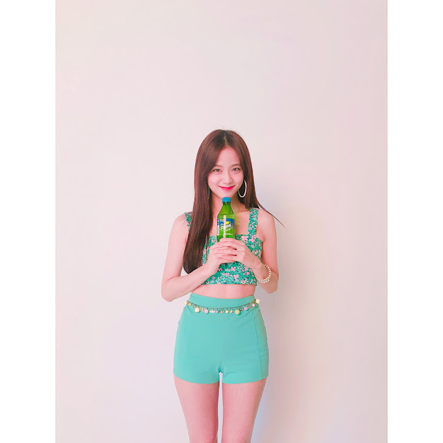 BLACKPINK's Jisoo Showcases Her S-Line Figure For SPRITE | Daily K Pop News