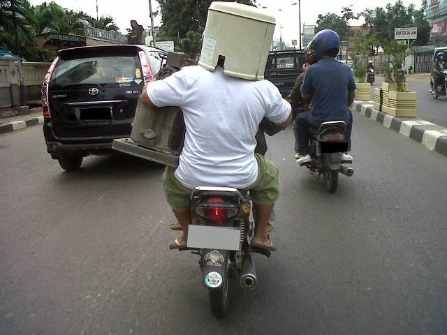 Kumpulan Foto Lucu Helm Gokil - Ucapan Gambar