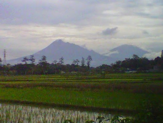 Keindahan Pemandangan Alam Gunung Merapi Sore Hari Saat 