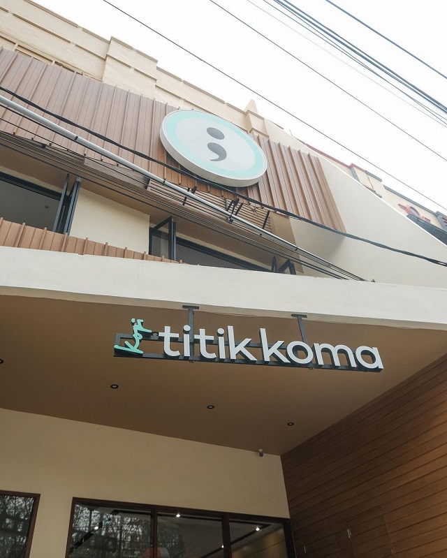 kopi titik koma ringroad medan