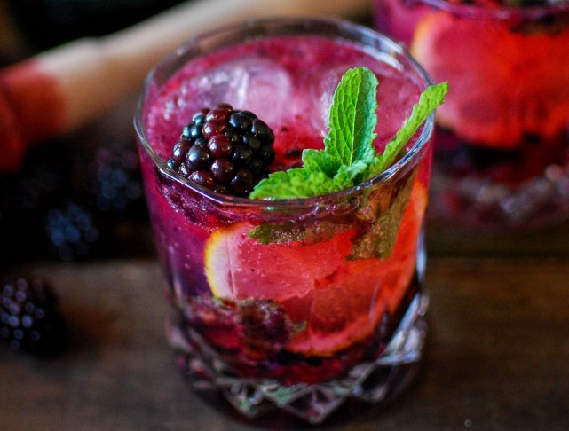 Blackberry Lemon Gin & Tonic #drink #recipes