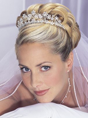 wedding hairstyles for short hair with veil and tiara