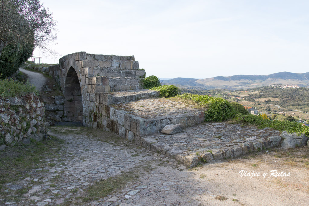 Puerta de la muralla de Pinhel