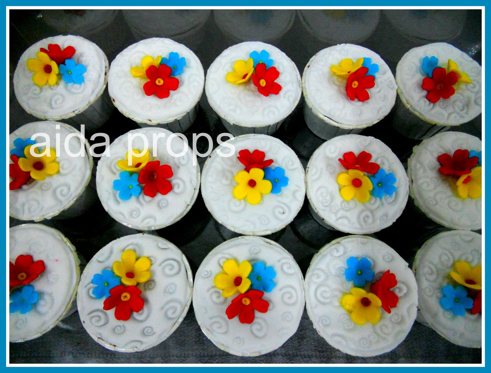 fancy wedding cupcakes