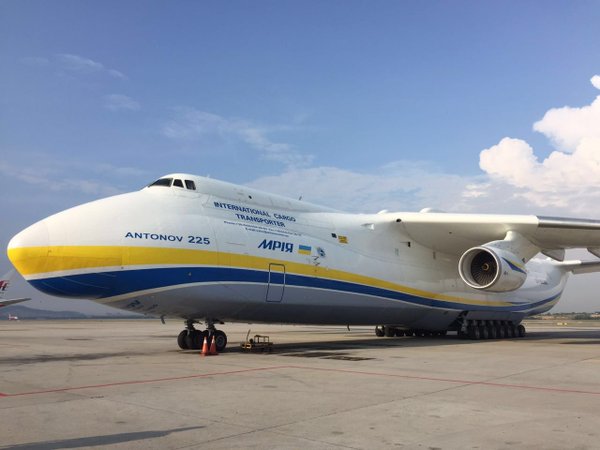 Gambar Pesawat Terbesar Antonov AN 225 MRIYA Cerita 