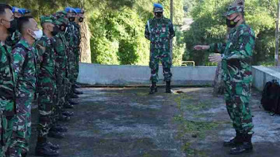 Tentara Langit Manado, Berlatih Renang Militer