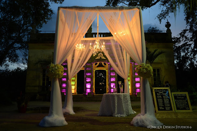 dreamy-ceremony-canopy-chandlier-dream-design-weddings