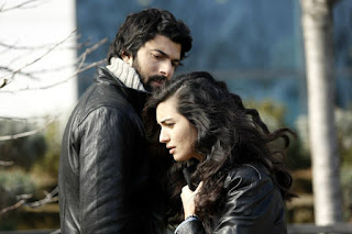 Beautiful Moments of Engin Akyurek &Tuba Büyüküstün - Kaala Paisa Pyaar on Urdu1