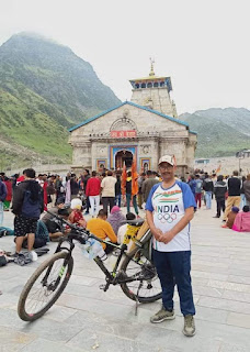 60 year man reached kedardhaam with bicycle