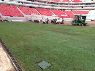 Grama começa a ser plantada no estádio Nacional de Brasília