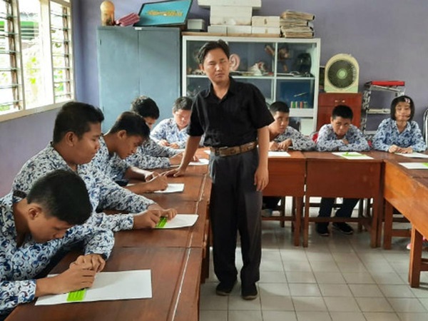 Tutus setiawan pengajar di LPT Surabaya