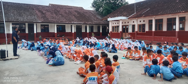 Sambut Ramadhan, Siswa dan Guru SDN 1 SUKAMERANG Bersalam- Salaman Dan Makan Bersama