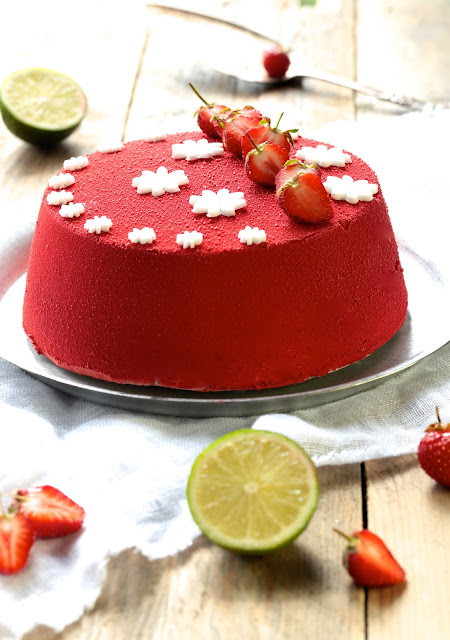 citron vert , mousse fraises , financier , entremets patissier 