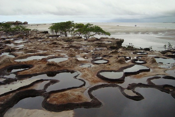 Praia dos  Pilões - Sao Joao de Pirabas, fonte:Ana Vitoria e Dulcilene Sousa / Turma 2001