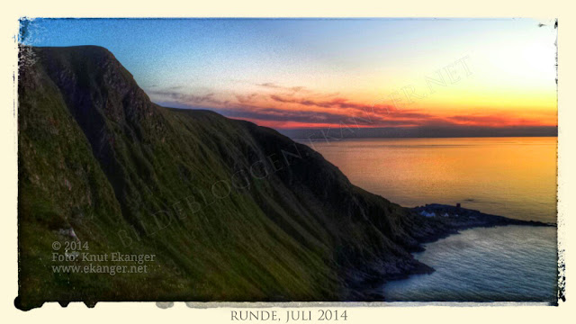 Runde, en natt i juli – 2014. Fantastisk lys og fotografere i. ----- Runde er ei øy i øygruppa Sørøyene i Herøy kommune på Sunnmøre. Runde er internasjonalt kjent for fuglefjellet, men har også mye besøk av skattejegere som ønsker å finne gull og sølv mynter etter «Akerendam» forliset ved øya på 1700-tallet. De fastboende har mange historier og fortelle. ----- Goksøyr Camping er flott utgangspunkt for turen opp i fuglefjellet. Der ordner de med guidet båt tur rundt øya og du får nyttig info om området.  Takk for et hyggelig opphold :-)