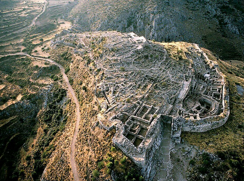 I resti della città di Micene vista dall'alto