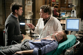 FRINGE: In order to solve a case, Peter (Joshua Jackson, L) and Walter (John Noble, R) must successfully treat the enemy in the FRINGE episode 'Ability' airing Tuesday, Feb. 10 (9:01-10:00 PM ET/PT) on FOX. ©2009 Fox Broadcasting Co. Cr: Craig Blankenhorn/FOX