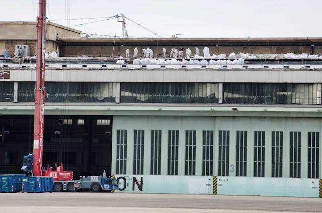 Baustelle Dacharbeiten, Ehemaliger Flughafen Berlin-Tempelhof, Neukölln, 08.06.2015