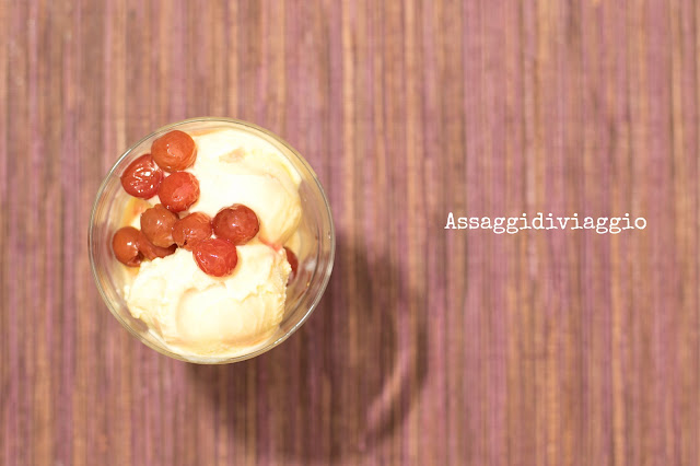 Gelato alla vaniglia con amarene sciroppate