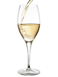 removing white wine from carpet is a lot easier than red wine www.pearsoncarpetcare.com