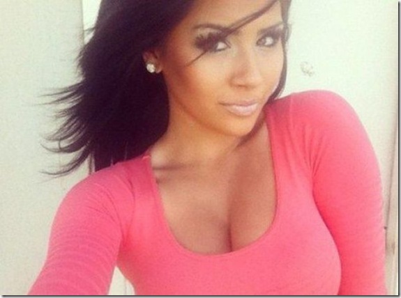 girls-chest-stare-4b25c7
